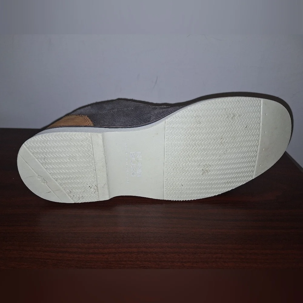 A pair of Nunn Bush grey suede mens oxfords in a size 10.5 in great condition